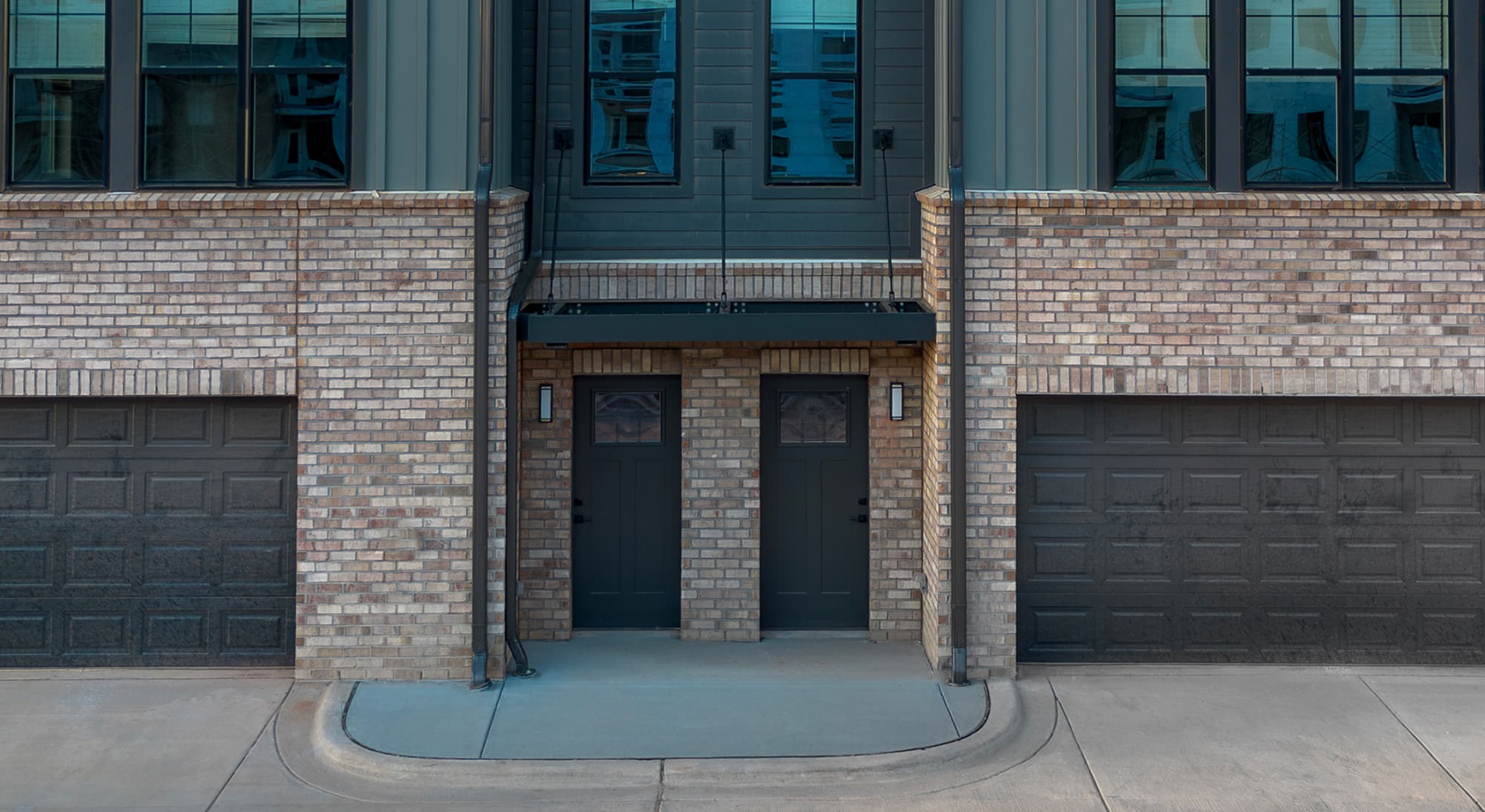 townhomes with enclosed garages
